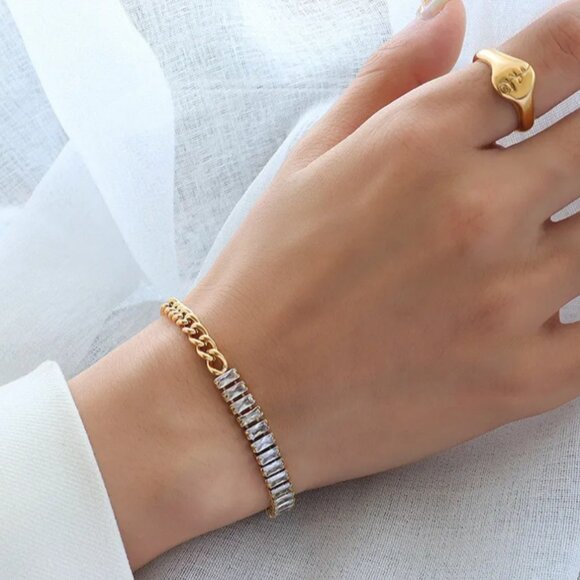 18K Gold Plated Bracelet With Sparkling Zirconia Baguettes - Picture 1 of 3